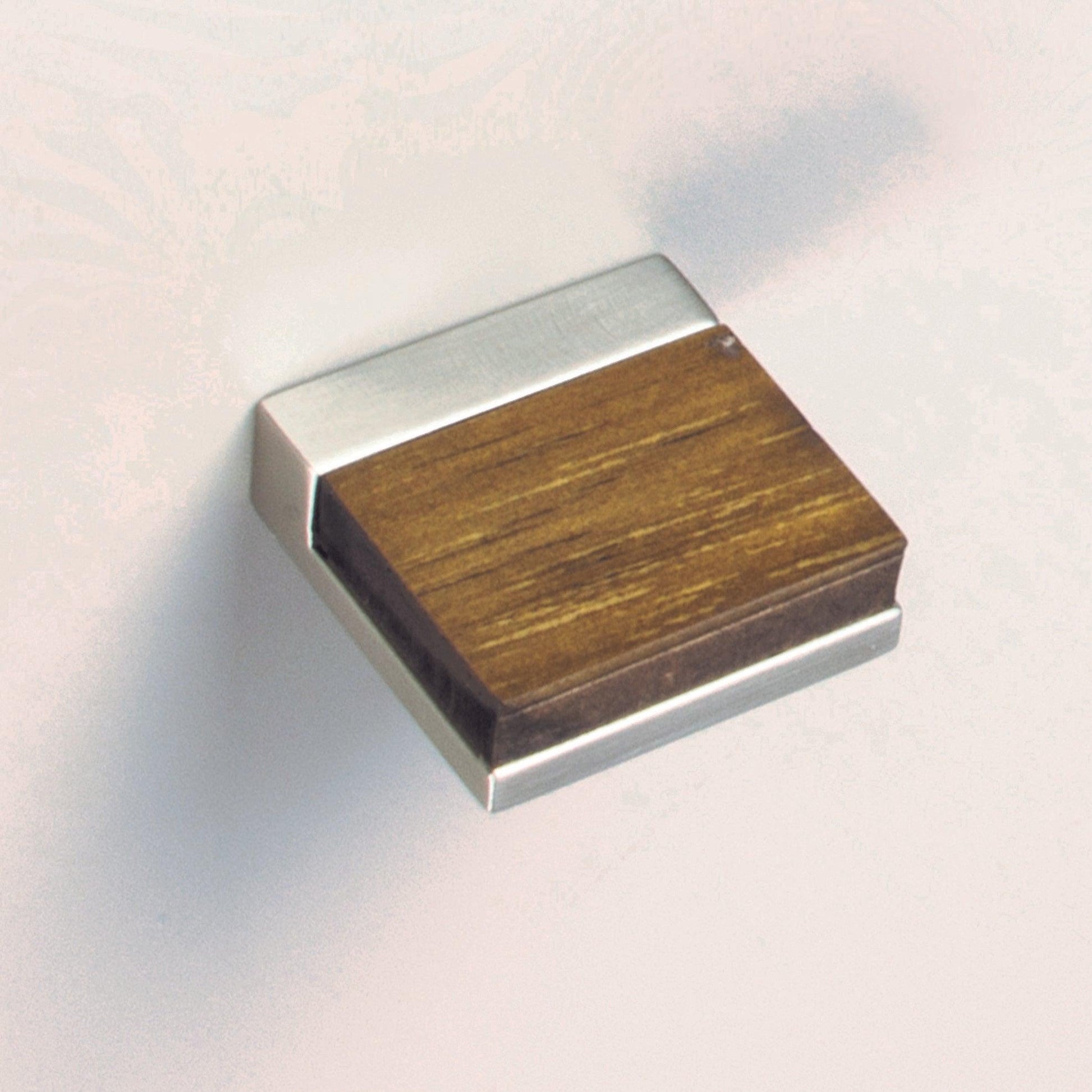 SCANDINAVIA WOOD BRUSHED NICKEL - Solua Inc